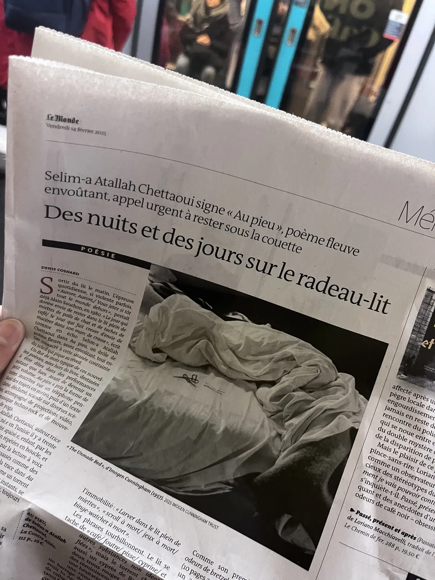 Article Le Monde — Des nuits et des jours sur le radeau-lit